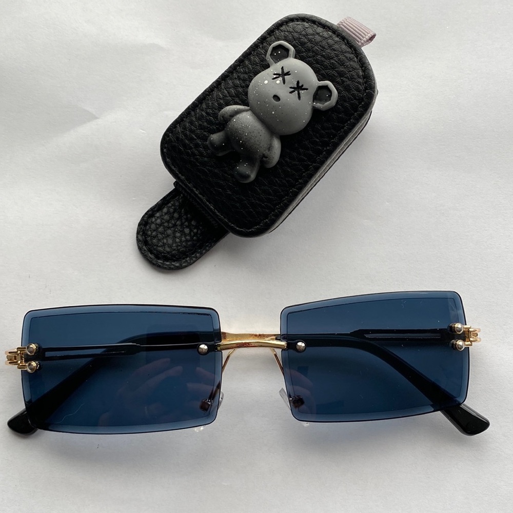Women’s rectangular cobalt blue lens fashion sunglasses w/ bear visor clip